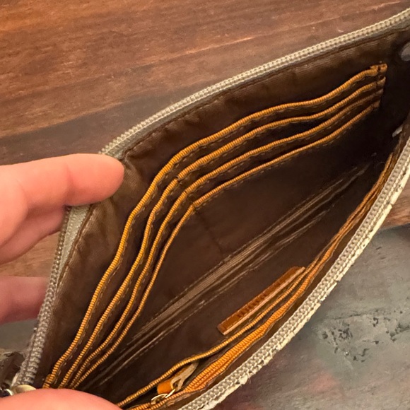 HOBO Speckled Tan Wristlet Clutch - Picture 7 of 9